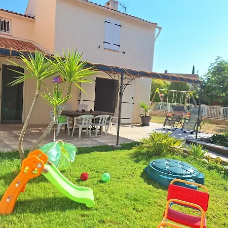 Maison De Famille A 2 Kms De La